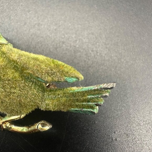 Vintage Bird Brooch Pin Flocked Green Gold Tone Mid Century Jewelry Kitschy - Picture 6 of 9
